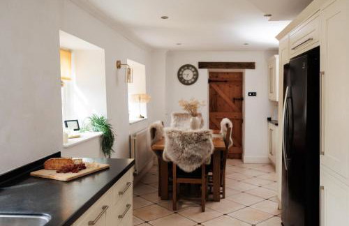 The Farmhouse with two hot tubs - Foto 23