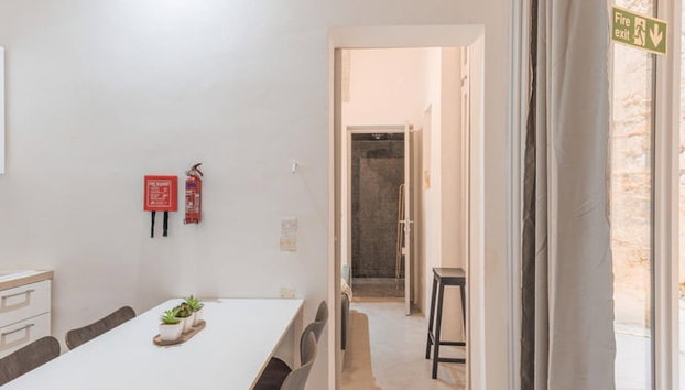 Charming 1BR Apartment - Center Of Valletta - Foto 5, Habitación