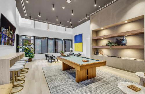Modern Downtown Condo with Pool Gym BBQ Game Room CoWorking Spaces - Foto 39