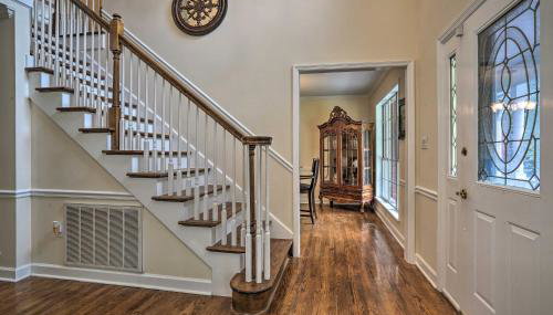 Pet-Friendly Suburban Escape with Deck and Grill! - Foto 4