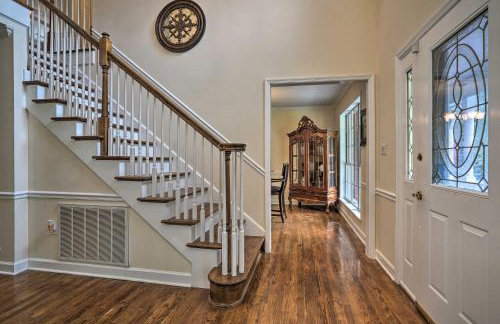 Pet-Friendly Suburban Escape with Deck and Grill! - Foto 4