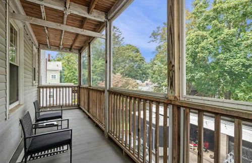 Salem 3 Bedroom with Gameroom, Balcony, Parking, and more - Foto 32