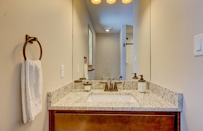 Over the Top Lodge by Avantstay Hot Tub, Shared Pool, Beach/lake Access - Foto 24