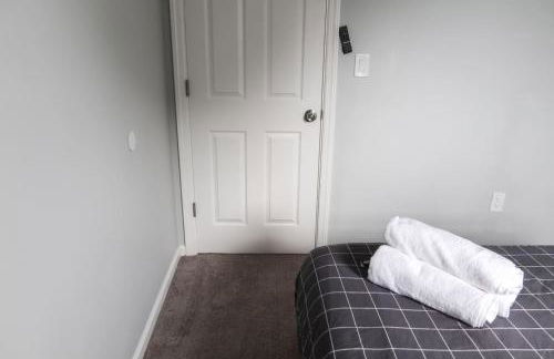 8BR 4BA Home Near NYC -Sleeps 16 - Foto 25