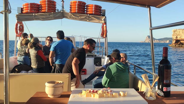 Cala Salada + Cala Conta Boat Tour - Foto 5