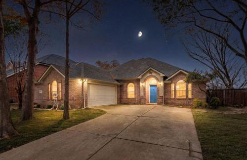 Large Luxury 4-BR Home EPIC GameRoom! Lighted Deck & Grill! - Foto 31