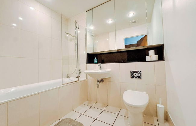 Two Bedroom Luxury Waterfront Apartment in London - Foto 15