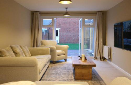 Luxury 6-Bedroom House 5 minutes from Bicester Village Shopping Outlet - Perfect for Business and Family Stays! Private Parking for 4 Cars! - Photo 19