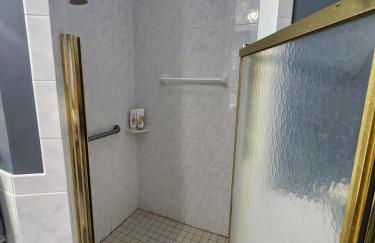 Luxury Family 5BR Lakefront private boat launch - Foto 26