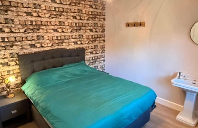 Magnificent Luxury Chateau in Vast Garden with Sauna & Hot Tubs - Photo 21