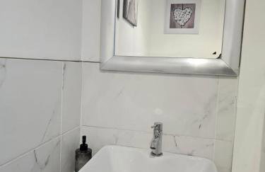 Large House, Home for Contractors- Park Free - Foto 12