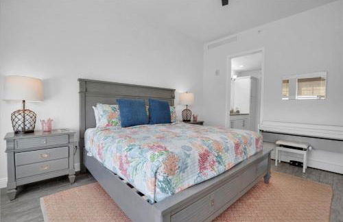 Latitude Adjustment Penthouse by Coastal Chic - Foto 16