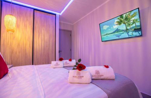 Apartamento de Lujo con Jacuzzi Privado, Piscina y Vistas al Mar - Foto 55