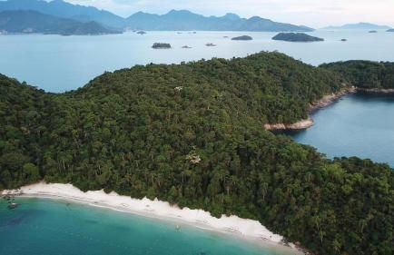 Vista dos sonhos na beira do mar de Angra com pier - Foto 36