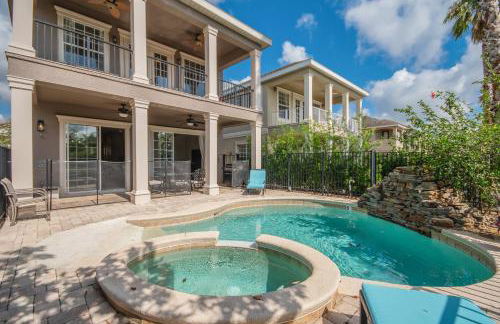 Two King En-Suites …Inside the Prestigious Reunion Resort - Foto 2