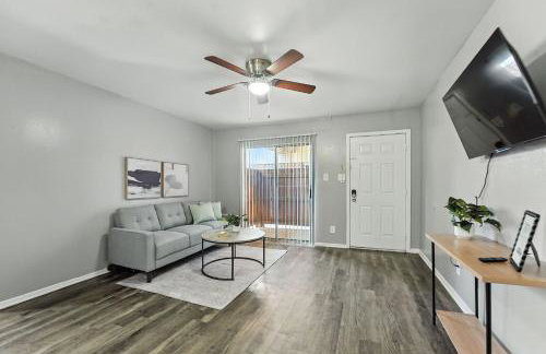 Budget-Friendly 2Bd Apartment I Free Parking - Photo 4