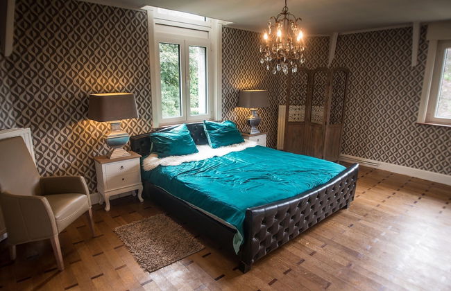 Magnificent Luxury Chateau in Vast Garden with Sauna & Hot Tubs - Photo 21