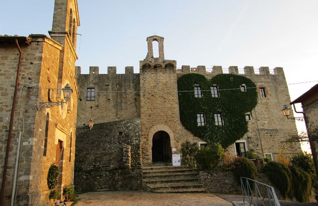 Castello di Cisterna - Foto 1