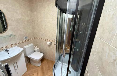 Private All-Weather Hot Tub House, Fire Pit, Free Parking, Near City Centre, Freeman Hospital, Great Transport Links - Foto 44