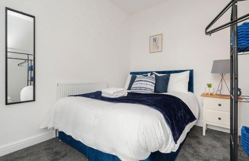 Entire 4 Bedroom house in Bootle Liverpool-Ideal for contractors, family and group-Free Parking & Free internet-Sleeps 7 - Foto 7