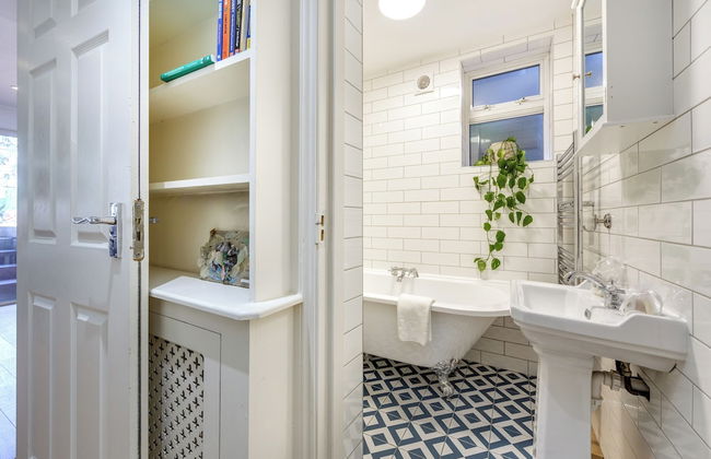 Charming Hampstead Retreat with Patio - Foto 19