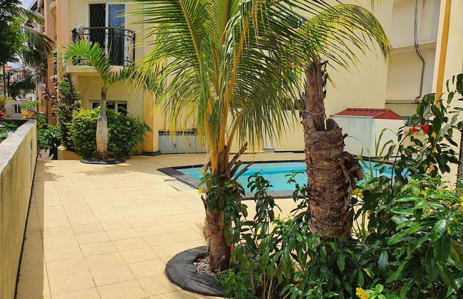 Captivating 3-bed Apartment in Flic en Flac - Photo 16