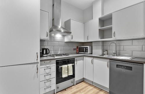 Shortlet Express, Stunning 3 bedroom apartment by Barking station - Foto 12