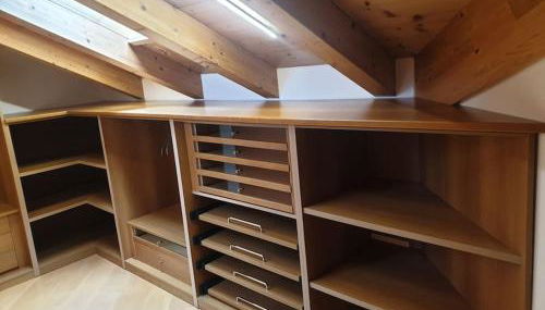 Mansarda con terrazzo e giardino Altopiano di Piné - Foto 4, wardrobe