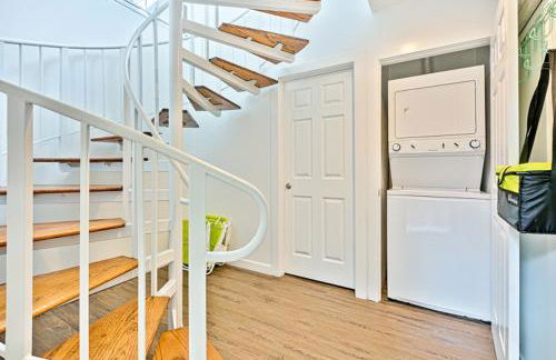 Shores Perfection - Spa, AC, Pet Friendly, Parking, Fire Pit & Massive Private Yard! - Foto 36