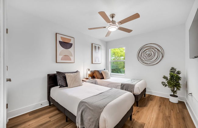 Luxury Home w Heated Pool, Gym, Playground & More! - Foto 8