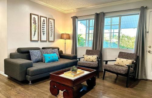 Tranquil Poolside Oasis with BBQ and Serene Ambiance - Foto 25