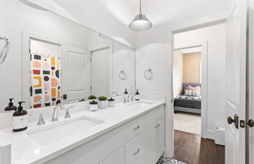 Walk to 12 South and Belmont with Garage FirePit and Patio - Foto 20