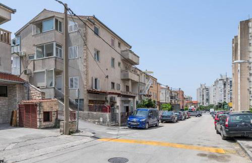 Spacious Rustic 2BR with Terrace & Parking - Foto 37
