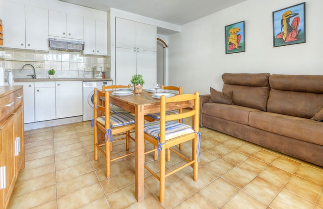 Apartment in Rosas Near Platja de Sta Margarida - Photo 10