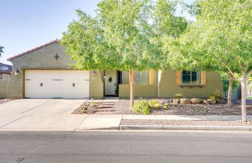 4 Mi to Surprise Stadium! Sunny V Home with Patio - Foto 31