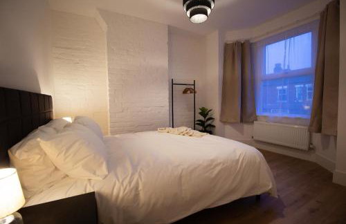 Stylish Cosy 4-Bed Home, Sleeps Up To 10 With Large Sofa Bed, Near Manchester Royal Infirmary & Universities, Free Parking & Ultra-Fast WiFi - Foto 18