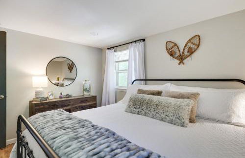 Family Pocono Gem by the lake with private sauna, hot tub, and huge game room - Foto 21