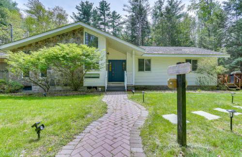 Charming Swan Lake Apartment with Deck! - Foto 30