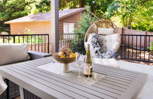 Modern Kirkland 4BR Family Oasis Kids Paradise - Photo 37