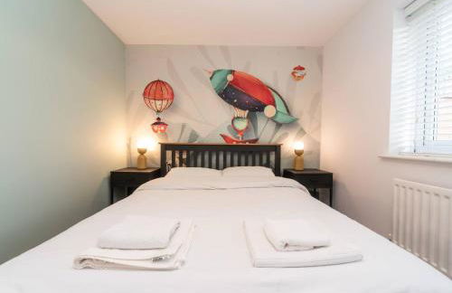 Gorgeous 4 BR House Near Station mins to London - Pass the Keys - Foto 29