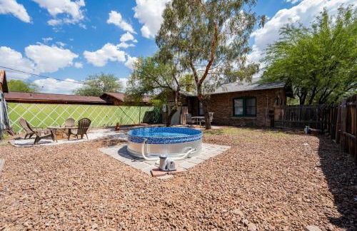Work Desk- FirePit-Pool-Steps to UofA - Foto 11