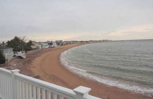 Casa al Mare Beachfront Retreat King Bed Near Yale - Foto 10