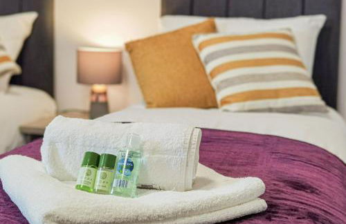 4 Bedroom 4 Bathroom Contractor House with Secure Locks on Each Bedroom Managed by Your Lettings Short Lets & Serviced Accommodation Peterborough including FREE Parking and WiFi - Foto 9