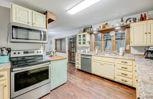 Hidden Gem Falls Cabin with Creek and Game Room - Foto 10