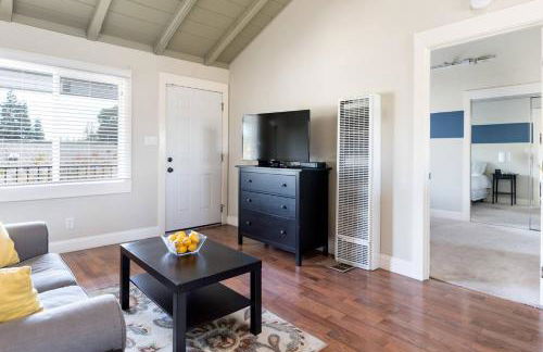 Spacious, Soaring Ceilings, Near Downtown MV, GOOG - Photo 7