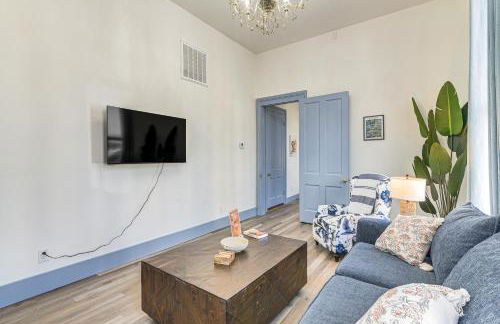 Walk to The Strand Historic Family Base with Yard! - Foto 14