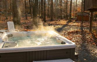 Hot Tub & Fire Pit: Cozy Pines Chalet in Poconos - Foto 15