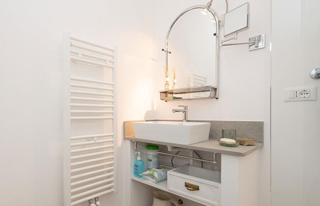 Cottage on the Lake in Lezzeno - Photo 16