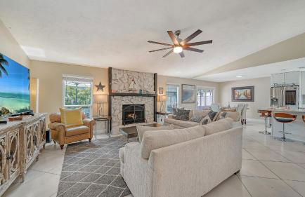 Beautiful Home - Oasis Backyard with Heat Pool - Foto 15