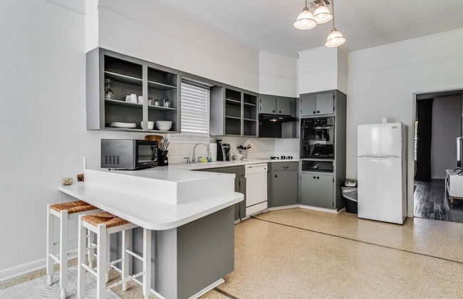 Jefferson Rental Room 2 - Photo 3